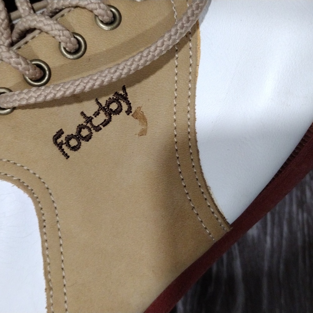 Foot Joy womens tan and white saddle shoe golf shoes. Size 8 - Picture 3 of 11